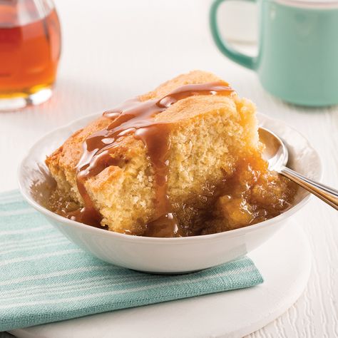 Image d'un pudding chômeur avec du sirop d'érable par dessus proposé par la crèmerie.